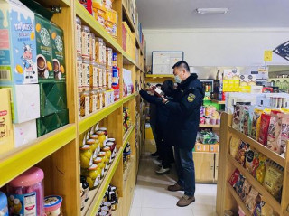 新巴爾虎右旗市場監督管理局聯合衛生監督執法大隊開展紀念品旅遊商店疫情防控檢查