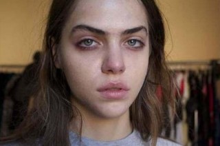 獻給晚上不擦護膚品就睡覺的女人，這樣做，皮膚才會越來越好哦
