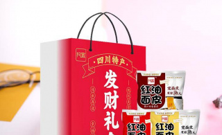 深夜美食選擇阿寬紅油面皮，口感豐富又過癮！