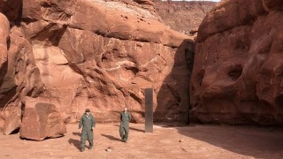 近日發現一顆神秘巨石，引出石頭世界的探索之旅？