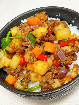 咖喱牛肉這樣做不柴不膩，拌飯能吃三碗呢_洋蔥_風味_食材