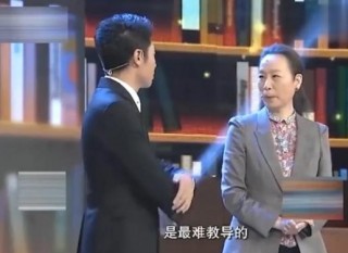 娛樂圈的“媽媽專業戶”，稱周迅最難教導，對戲時打了對方一嘴巴