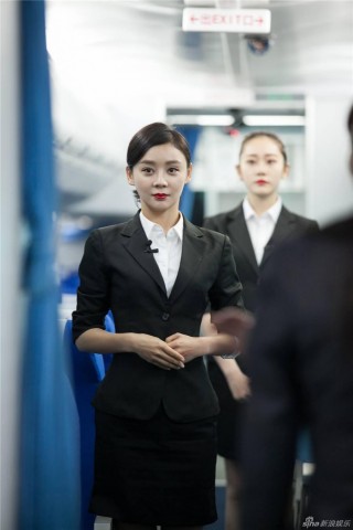 八字秘訣揭示，女命桃花旺的命理特徵