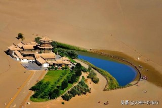 沙漠中的「月牙泉」，幾百年也不乾涸，這水源到底來