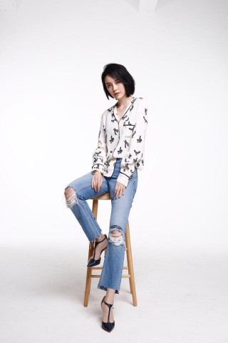 呂佳容最新寫真大片 詮釋行走的「簡約少女」