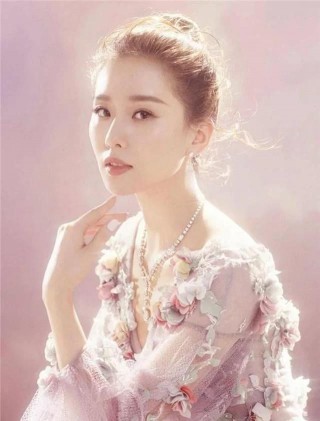 劉詩詩為何會嫁大17歲的吳奇隆？看看兩人的戀愛經曆，就懂了