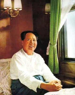 列車成了“流動的中南海”，毛澤東曾經在車上辦公，時間將近一年