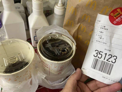 麥當勞店員被指向顧客可樂中吐口水，店長回應：涉事店員是兼職學生，尚未辭退_門店_女士_向其點