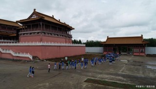 國內第一家影視城是保定著名旅遊景區，來到這裏就是走在“三國”