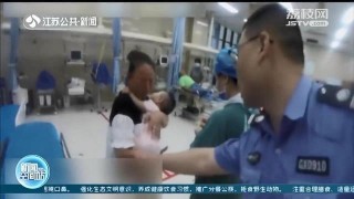 12歲孩子懷抱10月大嬰兒玩耍 砰咚！摔落地上且頭部著地