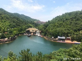長沙的一個旅遊景點，依山傍水被稱為“天然氧吧”，健身打卡必備