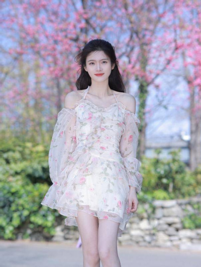 遮肉又顯瘦的連衣裙，讓你輕松美出新高度，變得時髦精致