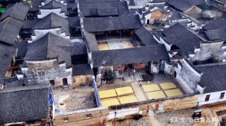 一名湖南的民間大院，擁有120多年歷史，不願失去山西大院