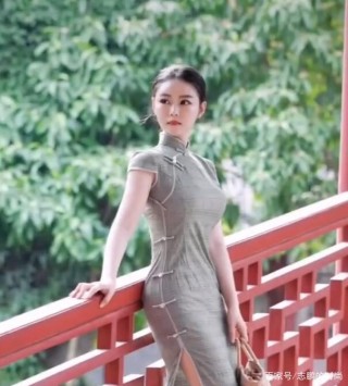 街拍：歐美式身材的女孩，遇上旗袍後會怎麼樣？