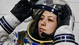 「圖集」王亞平：邁出女性艙外太空行走第一步