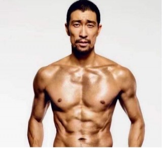 健身達人王千源，49歲身材依舊完美，一點不輸於小鮮肉