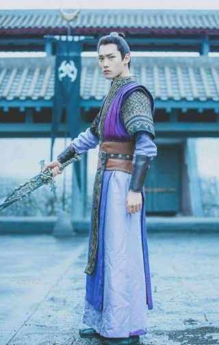 楊洋《武動乾坤》撞檔邢昭林《問天錄》, 「真假楊洋」你看誰? 海報效果太明顯
