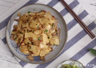 分享冬筍炒肉片的好吃做法，簡單3步就能上桌，解饞的家常美食