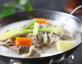 做一碗熱氣騰騰的牛腩湯，全身暖洋洋