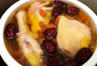 燉雞湯，鮮美營養，這樣做味道不輸佛跳牆！