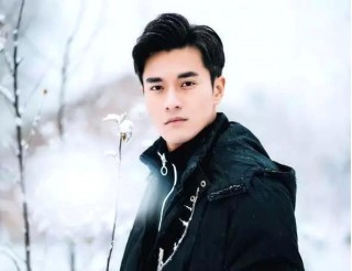 男生有什麼好看的側分髮型？