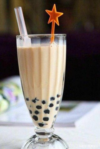 秋天的第一杯奶茶，或是愛又或是遺憾，是愛情又不會是婚姻