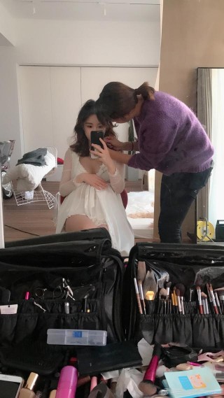 雪梨拍孕期大肚照也是美美噠，肚子這麼大怕是要生了吧！