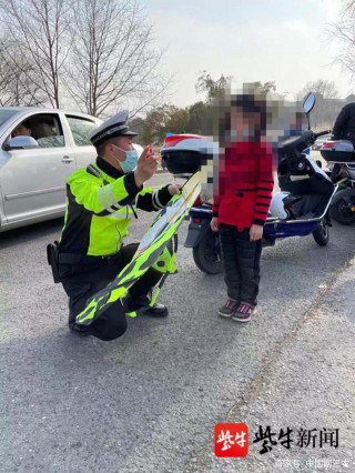 南京交警三天“撿”到四個娃，景區遊玩一定要看好孩子