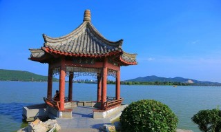 江蘇一個少有人知的湖泊，三面環山，一面臨城，是5A級旅遊景區