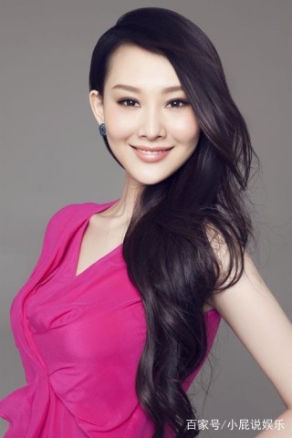 她是一個模特進入演藝圈，還是一位珠寶設計師，她是誰呢？