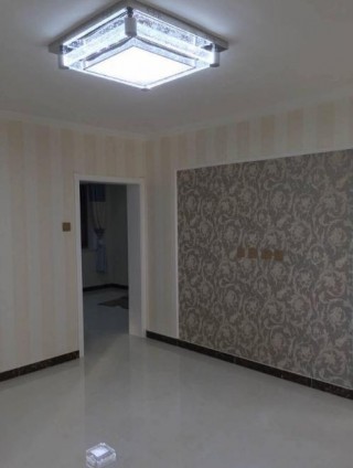 保潔做完就等家具入場，朋友都說貼壁紙甲醛多，嚇得不敢直接入住