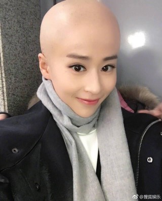 穎兒張雪迎挑戰光頭造型，「光頭」的她們依然靚麗出眾