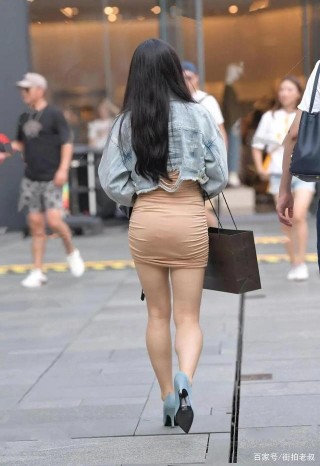 學會吊帶裙的穿搭可以讓優雅從容的氣質盡顯，可愛女孩都愛穿裙子