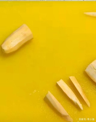 今天教大家制作一道比較簡單的美食，鹹蛋黃焗地瓜，你吃過嗎？