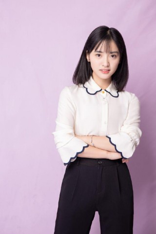 春晚年梗：李思思口紅，楊紫大衣，沈月高跟鞋，你更Pink誰！
