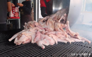 雲南國道邊的美食店，每天能賣600只，一月能賺幾十萬