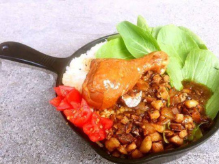 好吃不膩的鹵肉飯，連吃10碗都不夠