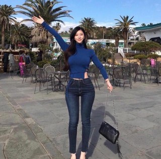韓國女模特被稱真人版“海賊女帝”，身材好顏值高，太迷人了