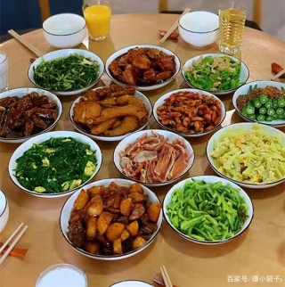 上海郊區一家七口人的晚餐，走紅朋友圈，網友：家裏有礦，吃不起