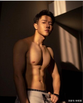 青春有活力、陽光帥氣的體育生，健美般的身材，網友：男人味十足