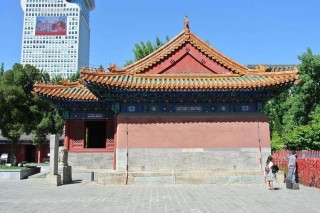北京最奇特寺廟，與鳥巢水立方為鄰，為「五頂」之一門票還免費
