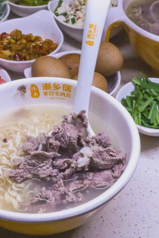 南陽地標美食①：南陽豪華牛肉湯，全場懟一碗送一碗，喝啥送啥