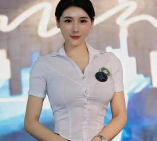 健身達人劉太陽，開健身館收入不菲，穿旗袍秀完美身材