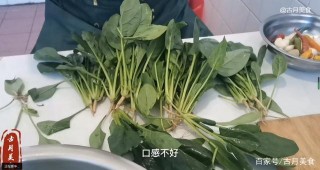 古月美食：家常炒菠菜原汁原味的做法，簡單易學營養高，食欲大增
