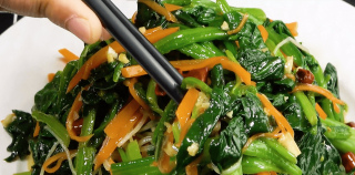 分享的這道美食就是清淡的涼拌菜！酸爽開胃！非常好吃！