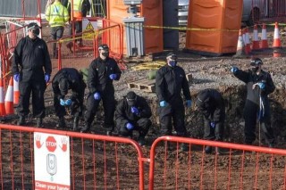 英國路虎汽車廠附近發現人類遺骸，警察法醫考古學家各顯神通