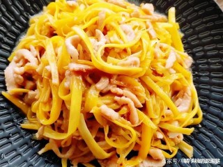 美食家常菜推薦：菠蘿咕咾肉，菠蘿蜜炒肉絲，茶樹菇燜雞