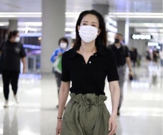44歲劉敏濤強力回歸，憑借迷人螞蟻腰，美出新高度