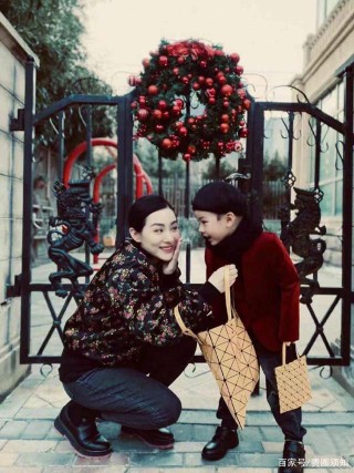 劉璿曬母子合影產後4個月恢複好身材，5歲兒子剪鍋蓋頭精致像女孩