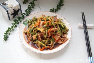 簡單又好吃的涼拌豬耳朵，鮮香入味，我家一盤子沒夠吃